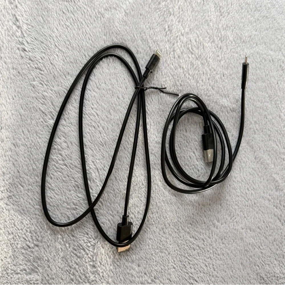 5/$25 🎆 Gently Used Set of 2 iPhone Chargers - USB A to Lightning